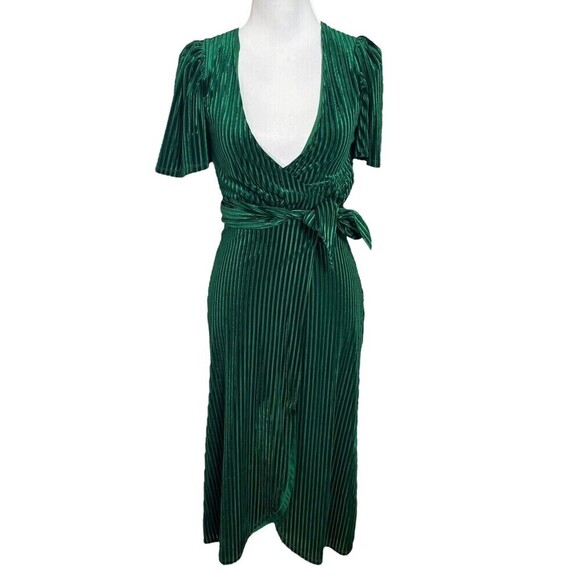 Welcome to my closet! - Picture 3 of 12